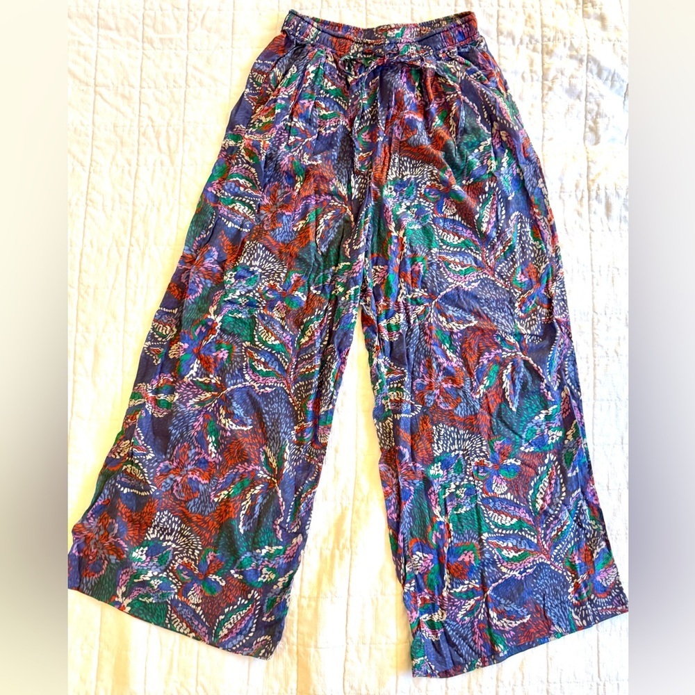 Sundry Multicolor Patterned Fabric - Picture 2 of 8